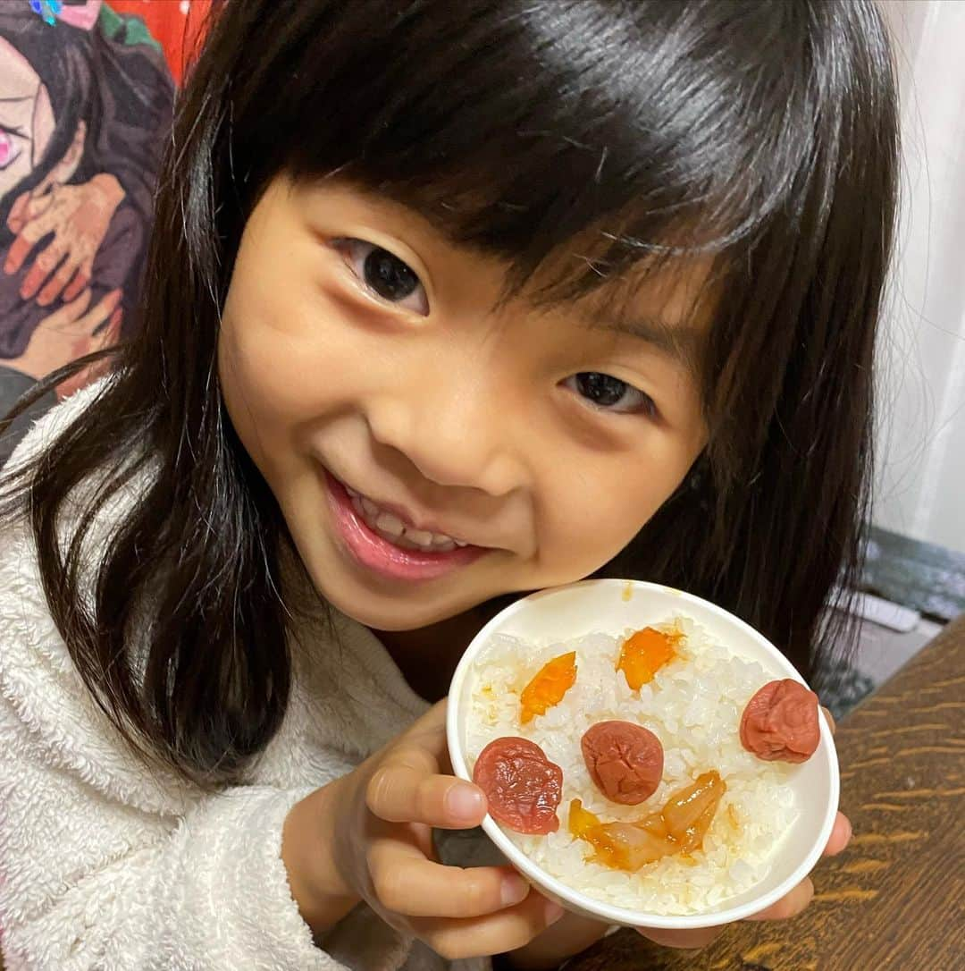 ロッシーさんのインスタグラム写真 - (ロッシーInstagram)「クリスマス前に、癒しを！ 娘作の梅干しアンパンマンご飯！ 可愛いね！ 美味しそう！  梅干しやし、あんぱんやし、ご飯やし！ 美味いの連鎖やね！  #クリスマス #娘 #梅干し #アンパンマン #ご飯 #可愛いね！ #癒し #野性爆弾 #ロッシー #より。 #ロシ写真」12月23日 21時18分 - yaseibakudan_rossy