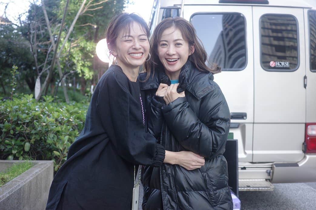畑野ひろ子のインスタグラム：「おはようございます😊 昨日は、 @reikotakagaki ちゃんと❤️慌ただしい日が続いていますが、やっぱり会うとほっとできる麗ちゃん🥰 新年明けて落ちついたら、麗子オススメの場所で待ち合わせ💛💛💛」