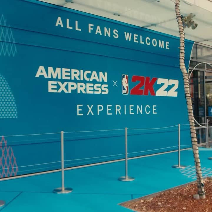 ポール・ジョージのインスタグラム：「So much fun at the American Express x NBA 2K22 Experience! Hope you watched me face off against @breannastewart30 in the game. Big 2K fan? Buy NBA 2K22 on the 2K Store with your Amex® Card and receive a code for 35,000 in Virtual Currency redeemable in-game. Terms apply. Learn more at https://2kgam.es/3yETaGi. Basketball is better #withAmex. #AmexAmbassador #ad」