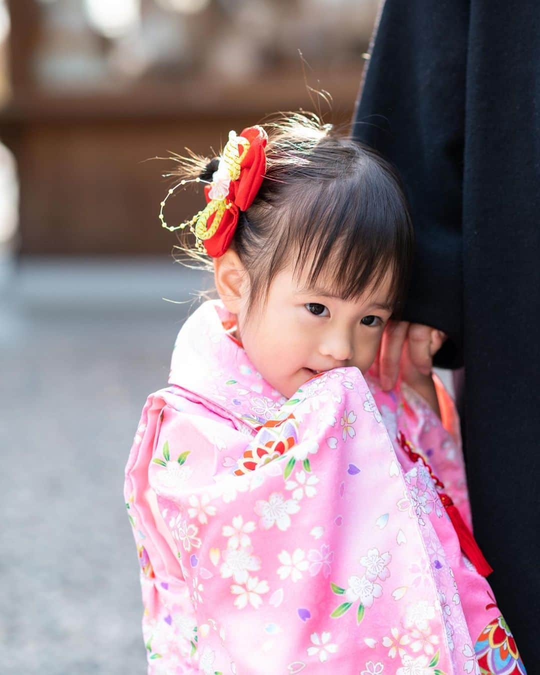 牧野紘二のインスタグラム：「娘と息子と時々こーじ。 #七五三#3歳#5歳#37歳#氷川神社」