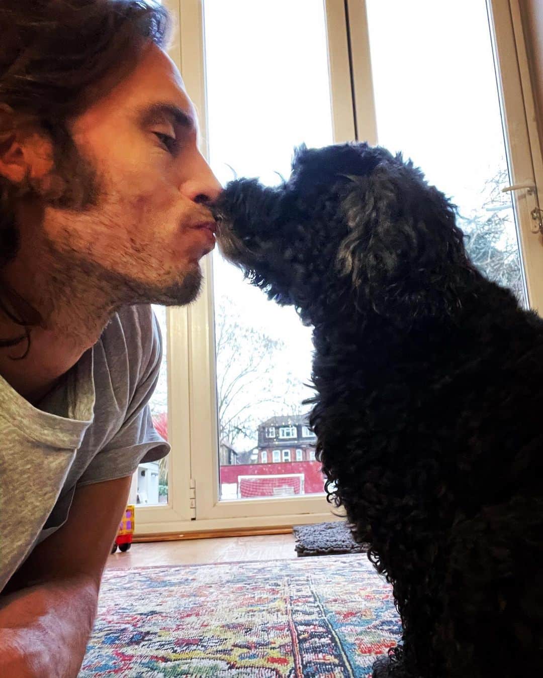 サム・クラフリンのインスタグラム：「❤️」