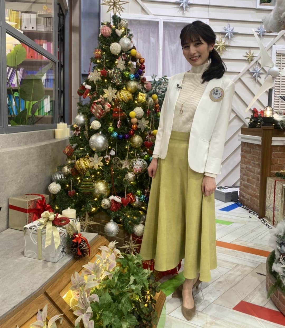 千種ゆり子さんのインスタグラム写真 - (千種ゆり子Instagram)「Merry Christmas🎄 . よいクリスマスを過ごしましょう🎅 . ●12/23（水）の衣装✨ &. NOSTALGIAさま （トップス、スカート） #ノスタルジア #nostalgiajp . アネモネさま（ネックレス） #アネモネアクセ」12月24日 1時22分 - chikusa_yuriko
