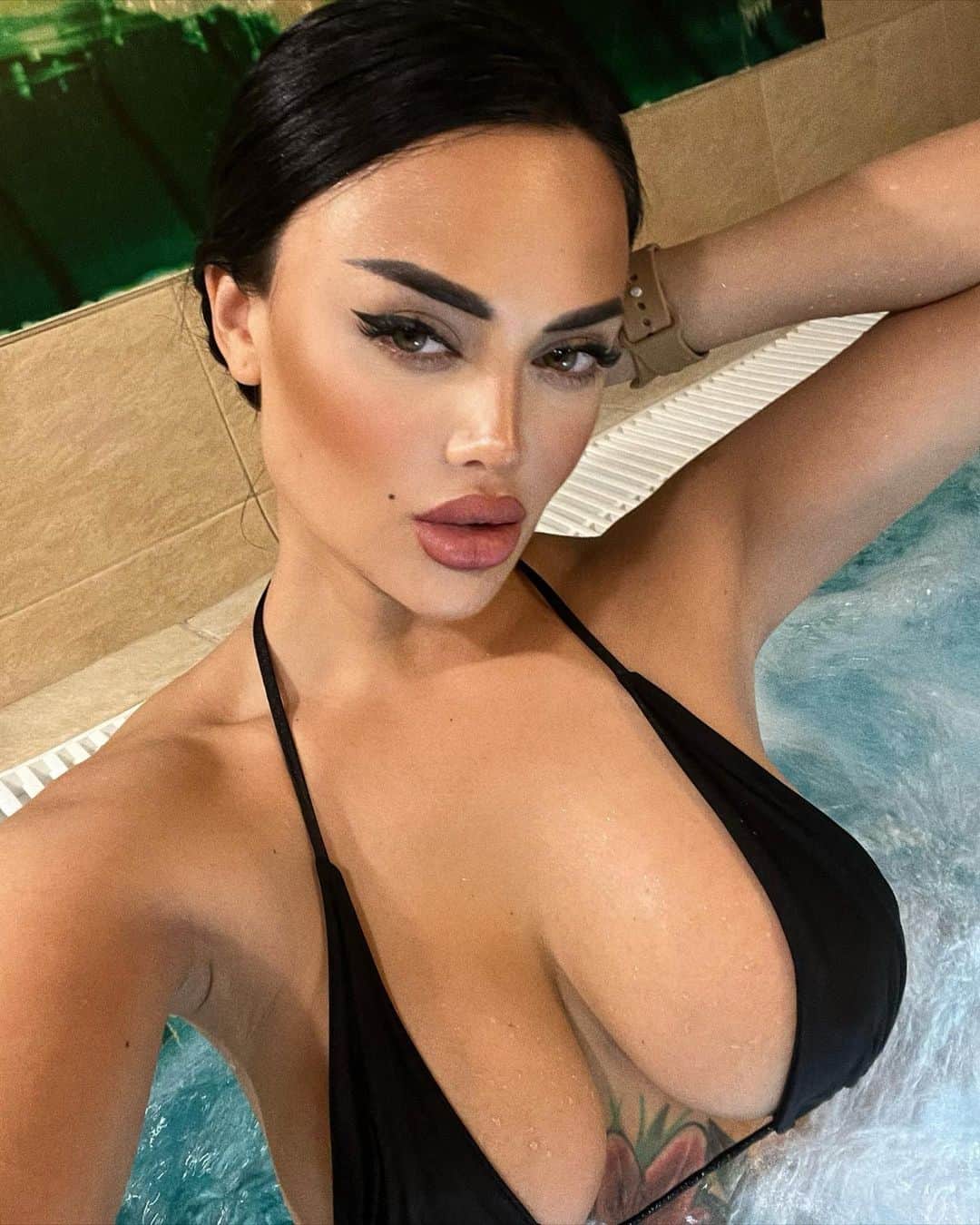Nita Kuzminaのインスタグラム：「♠️」