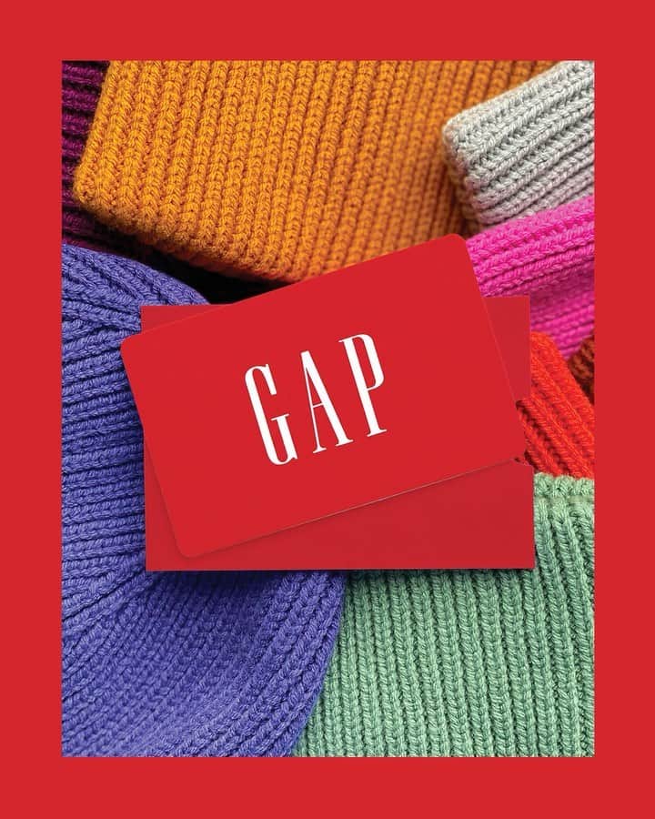 GapKidsのインスタグラム：「✌️ & 💙 - G🎄 P​  .  Just remembered there are still gifts to get? No sweat, eGiftCards and GiftCards do the job (well). Tap to shop.」