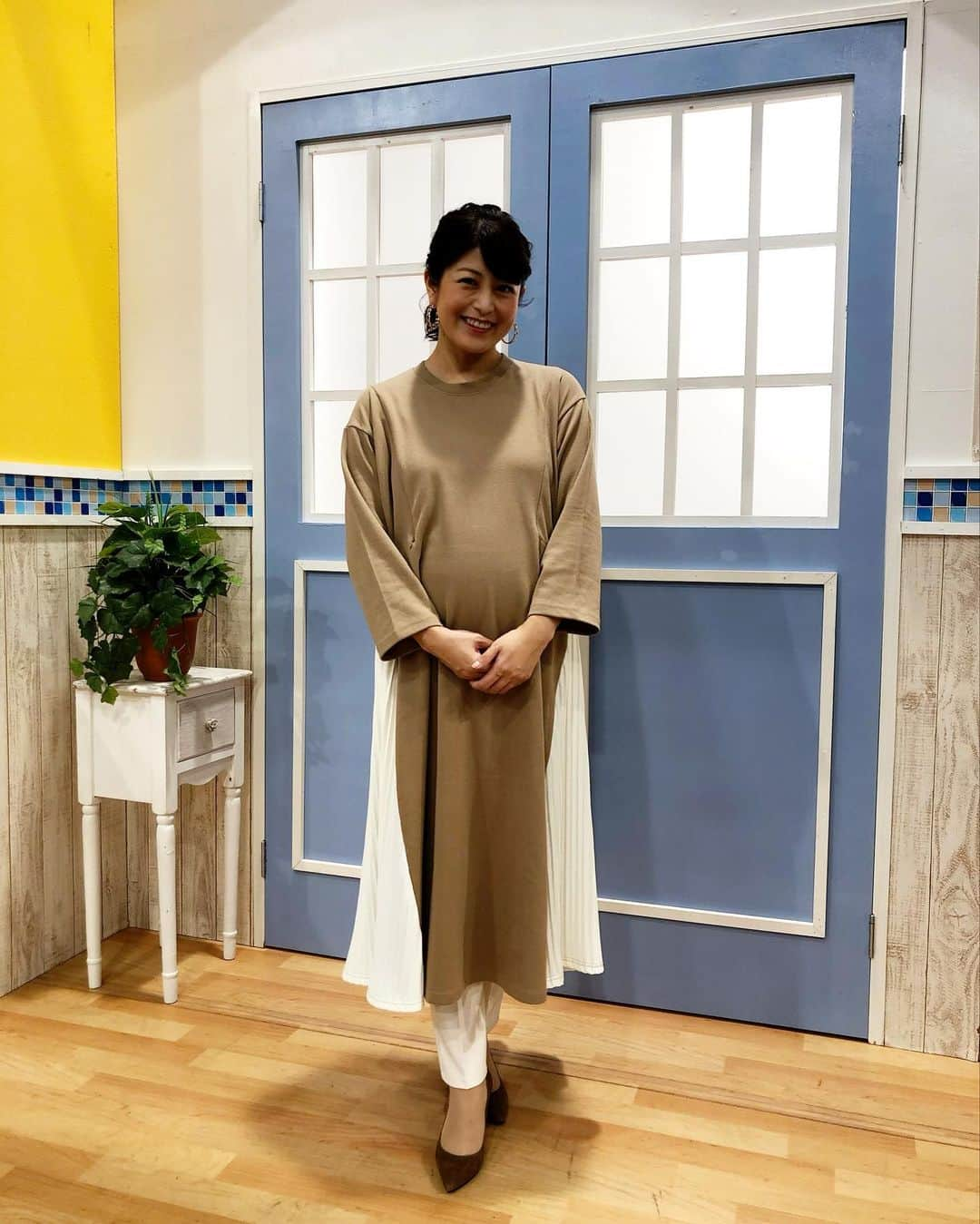 森麻季さんのインスタグラム写真 - (森麻季Instagram)「卒業💐  第二子出産が近いこともあり、今日の放送分で番組を卒業することになりました  #女神のマルシェ  第一子出産後も復帰させてくださりトータル7年半も出演させていただき感謝です  #感謝  #今度はゲストで呼んでいただけると嬉しいです #番組 #卒業 #産休 #日テレ  #第二子妊娠中 #臨月 #妊娠9ヶ月 #妊娠後期」12月24日 16時14分 - maki.mori_m