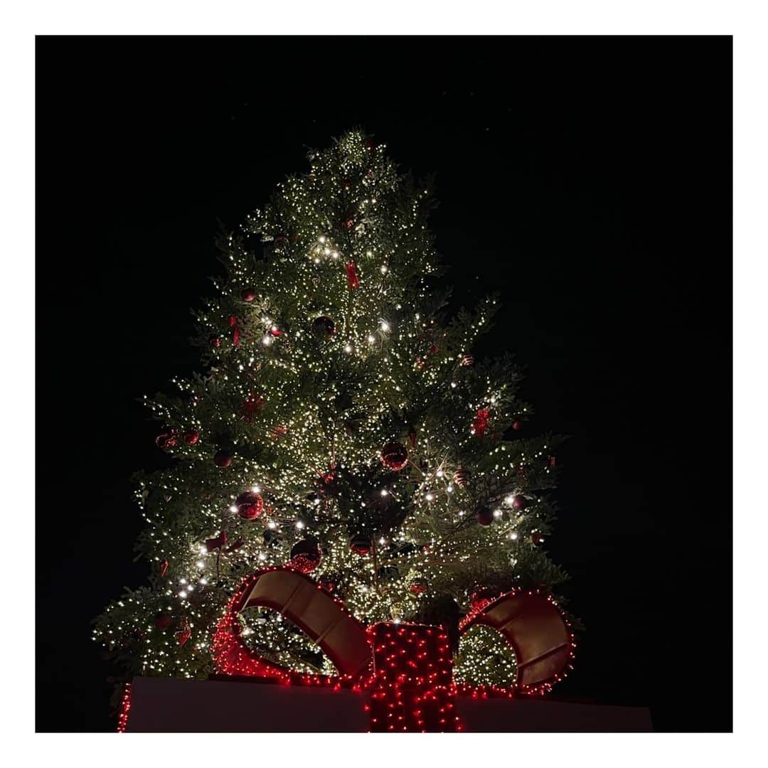 松葉愛海のインスタグラム：「𝙼𝚎𝚛𝚛𝚢 𝙲𝚑𝚛𝚒𝚜𝚝𝚖𝚊𝚜 𝙴𝚟𝚎 🎄」