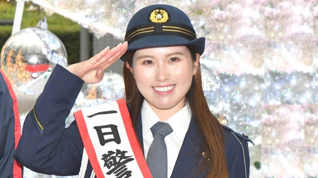 大阪府警察さんのインスタグラム写真 - (大阪府警察Instagram)「【プロゴルファー西村優菜選手 交通安全を呼び掛ける】 令和3年12月17日、港警察署は、大阪ベイタワーアトリウム広場において、年末の交通事故防止運動啓発キャンペーンを開催しました。 一日警察署長にプロゴルファーの西村優菜選手をお迎えし、交通安全を呼び掛けました。  ※西村優菜選手の交通安全メッセージ動画もぜひご覧ください。   #大阪府警察公式 #大阪府警察 #大阪府警 #府警 #警察 #ポリス #POLICE #港警察署 #港署 #大阪ベイタワーアトリウム広場 #年末の交通事故防止運動 #啓発キャンペーン #一日警察署長 #プロゴルファー #西村優菜プロ #西村優菜 #交通安全教育班 #交通安全教室 #交通安全メッセージ #安全運転#大切な命を守りましょう #交通安全 #敬礼 #笑顔 #STOP #飲酒運転 #飲酒運転撲滅 #飲酒運転防止 #フルスイング #凛々しい姿」12月24日 17時17分 - fukei_koho