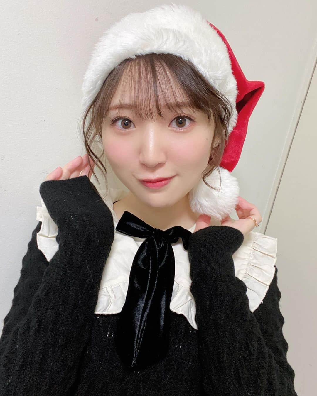 豊田萌絵さんのインスタグラム写真 - (豊田萌絵Instagram)「メリクリ🎅🎄 みなさまいかがお過ごしでしょうか🎅  #雑サンタ #サンタさんに貰って #一番嬉しかったのは #ちゃおスララです #ちゃちゃちゃちゃちゃちゃちゃちゃ #ちゃちゃちゃちゃちゃちゃーお」12月24日 17時24分 - toyotamoe