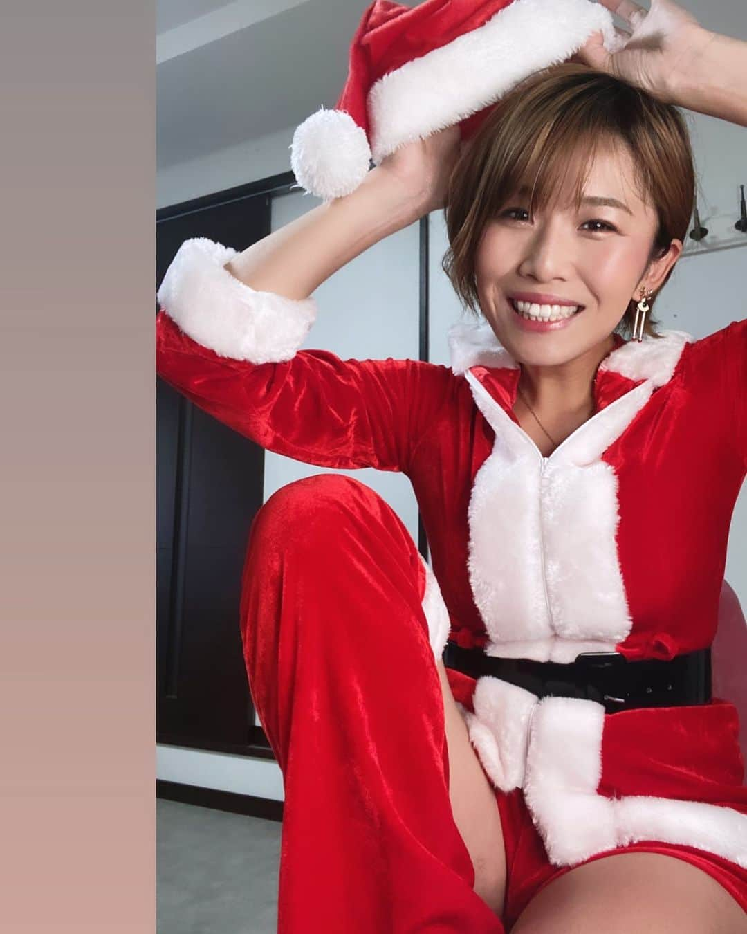 きゃっするひとみーさんのインスタグラム写真 - (きゃっするひとみーInstagram)「メリークリスマス。  自宅より、愛を込めて。笑  明日は長居公園で第二回！！！！大阪ランナーズトライアル🌲 参加される皆様、ペーサー、ボランティアできてくださる皆様！！よろしくお願いします🎄🙏❤️❤️  わたしは元気にしゃべります❤️  日曜日の雪予報が土曜日じゃなくて少し安心。。 日曜日レースの皆様は、ほんとに防寒対策してくださいね！  スポーツタカハシではイヤーウォーマー、手袋、ネックウォーマー、ホットジェルなどご用意あります！👍✨✨  年末も元気に過ごしましょう🎄❤️  #ランナーズトライアル #大阪ランナーズトライアル  #マラソン」12月24日 11時29分 - takaxjumppp