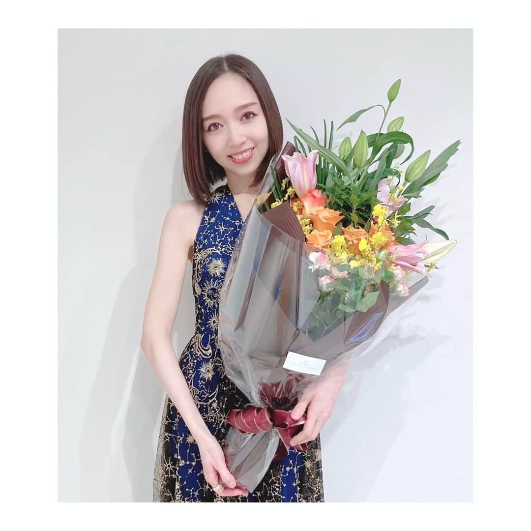 宮本笑里のインスタグラム：「大分にて image la plume 🎹🎻  羽毛田丈史さまの大好きな楽曲を、 素晴らしいメンバー皆様と奏でられたのも。 合唱の皆様との共演も… あたたかい気持ちに包まれました。  ありがとうございました！！  #羽毛田丈史　 #大分　#violin #violinist #宮本笑里」
