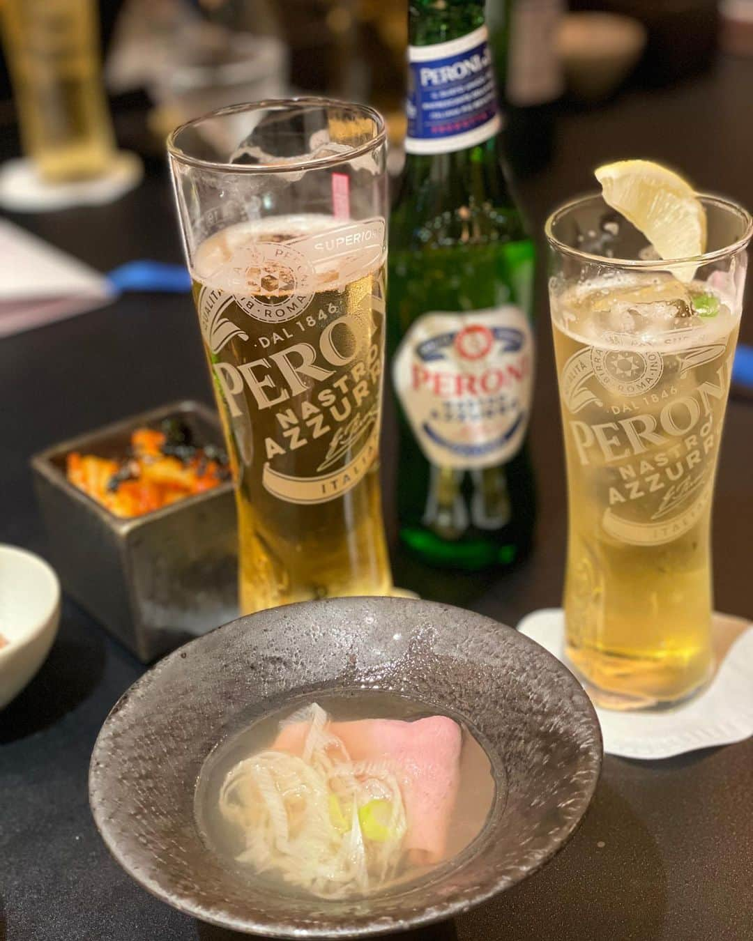 谷亜沙子さんのインスタグラム写真 - (谷亜沙子Instagram)「@yakinikuten_x と @peroni_jp のコラボディナーに行ってきました🥩🍺  美味しいお肉とイタリアビールの組み合わせは本当に最高ですよね♡  トリュフがかかっていたり見た目も美味しさも抜群なお料理がたくさん… ビールで煮込んだ牛タンスープはほろほろ柔らかくて特に絶品🥺  おいしいお酒とご飯ってしあわせだよね。  #yakiniku #dinner #peroni #beer」12月24日 12時04分 - asyakodayo