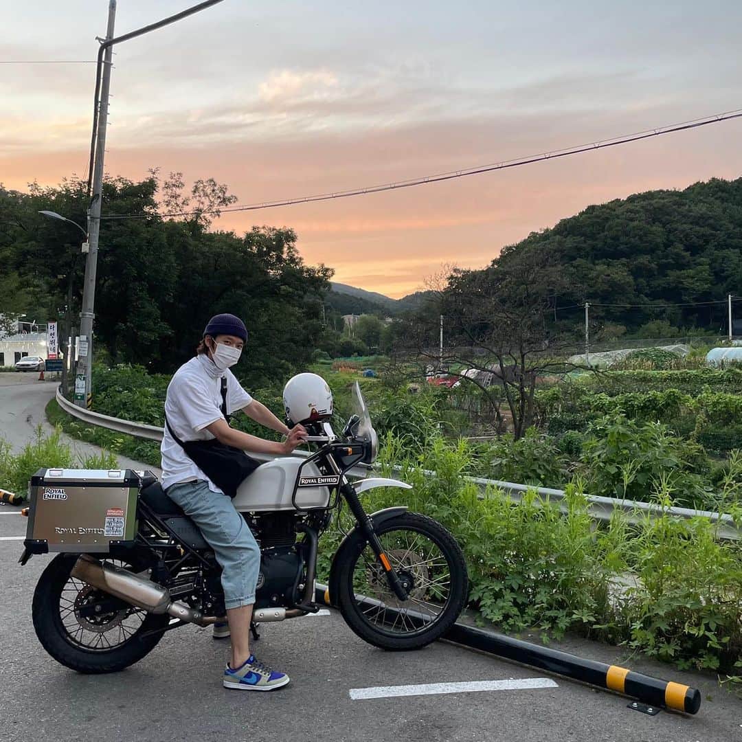 ユ・ミンギュのインスタグラム：「여름을 그리워 하며🙄 해피 메리 크리스마스!!🥳」