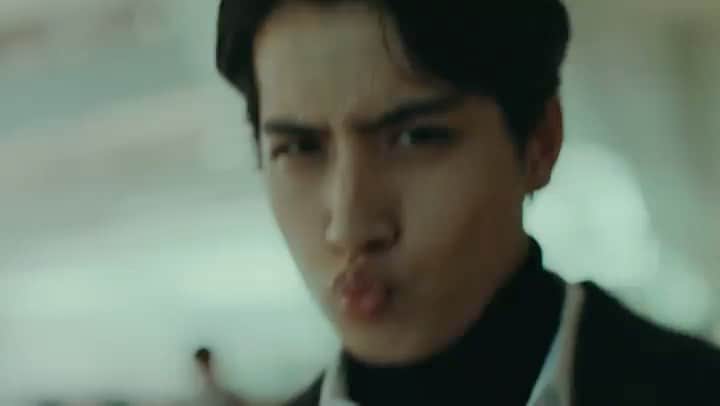 西村哲也のインスタグラム：「@mmkemio Styled by me   日経電子版 CM」