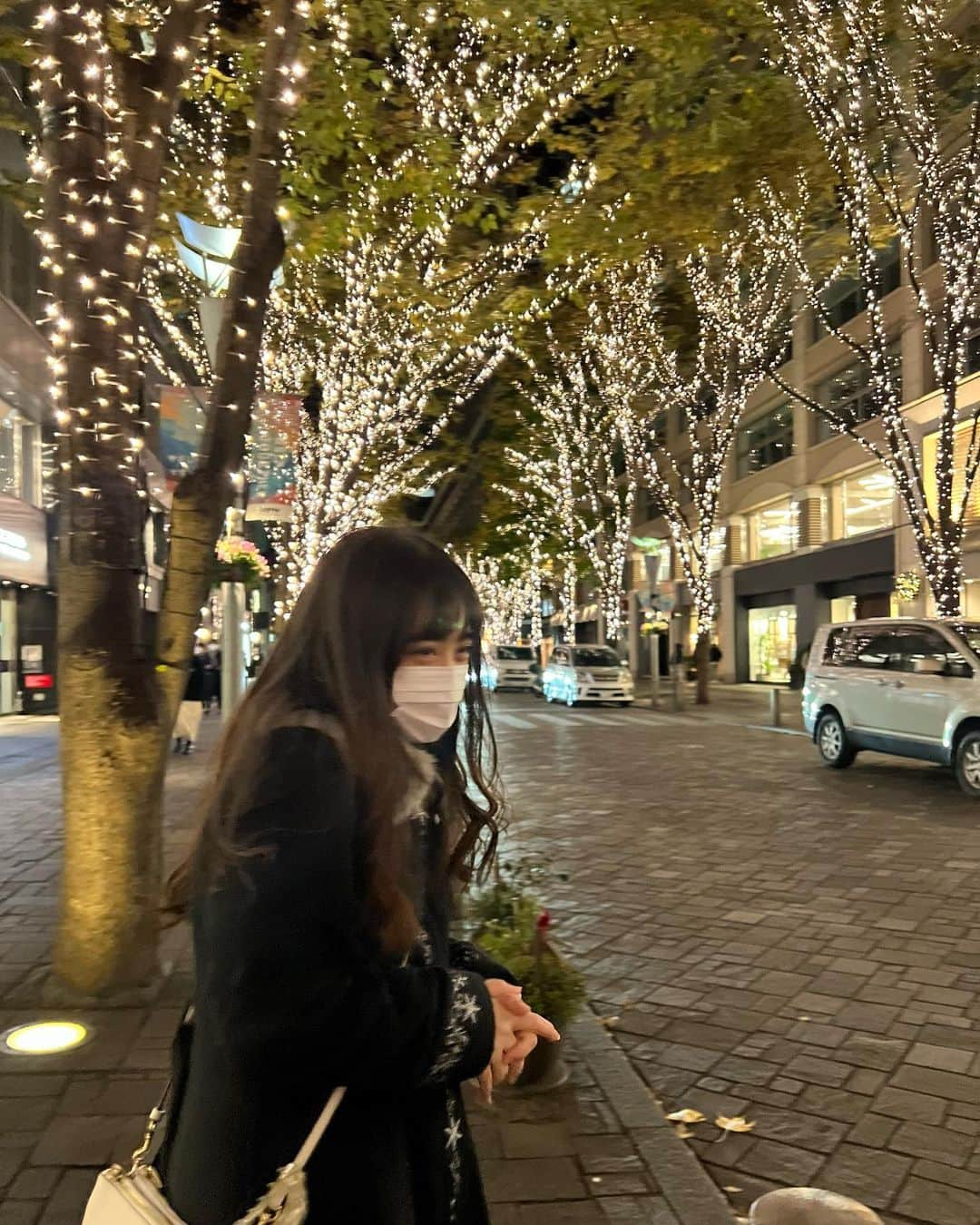 渡辺優奈さんのインスタグラム写真 - (渡辺優奈Instagram)「メリークリスマスです🎄 （クリスマスって言ってもただの24.25の夜だけどね！毎年くるべさ‼︎って思っておる。🤫）  写真が本当になくて申し訳ないです...  マミーと水族館行ったんだけど携帯新しくしたからクラゲ撮ってみた 綺麗に撮れたと思うんだけど、どうかな..🦀  あの、、 皆さん〜.お久しぶりすぎてこいつ誰ー？ってなってるかもしれないけど渡辺ですー。ごめんねみんなぁ〜... ありがとうね😢」12月25日 1時30分 - una__0106_