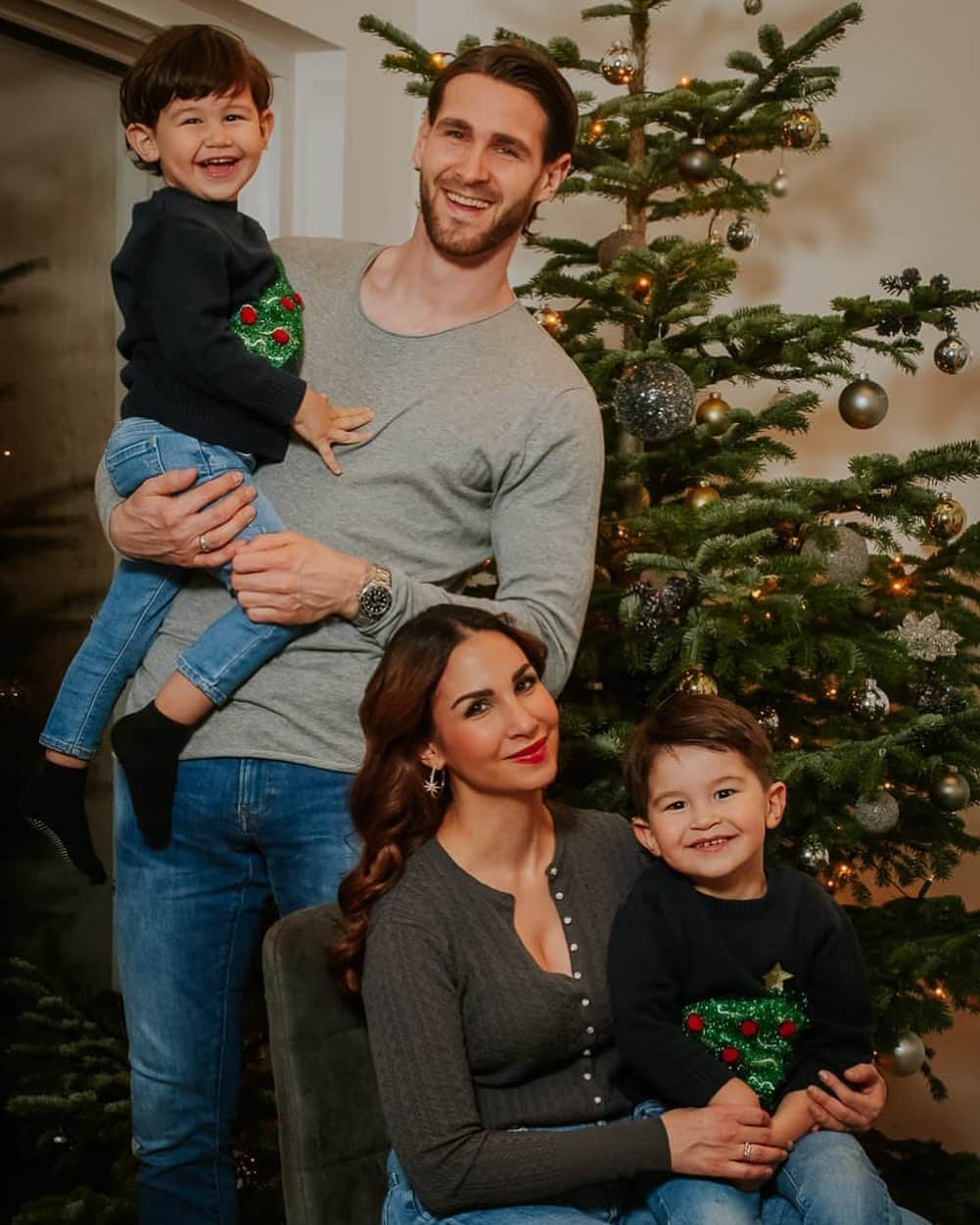 ザムエル・ラートリンガーのインスタグラム：「Frohe Weihnachten an alle! Bleibt gesund 🙌🏼🎄🎉❤️」