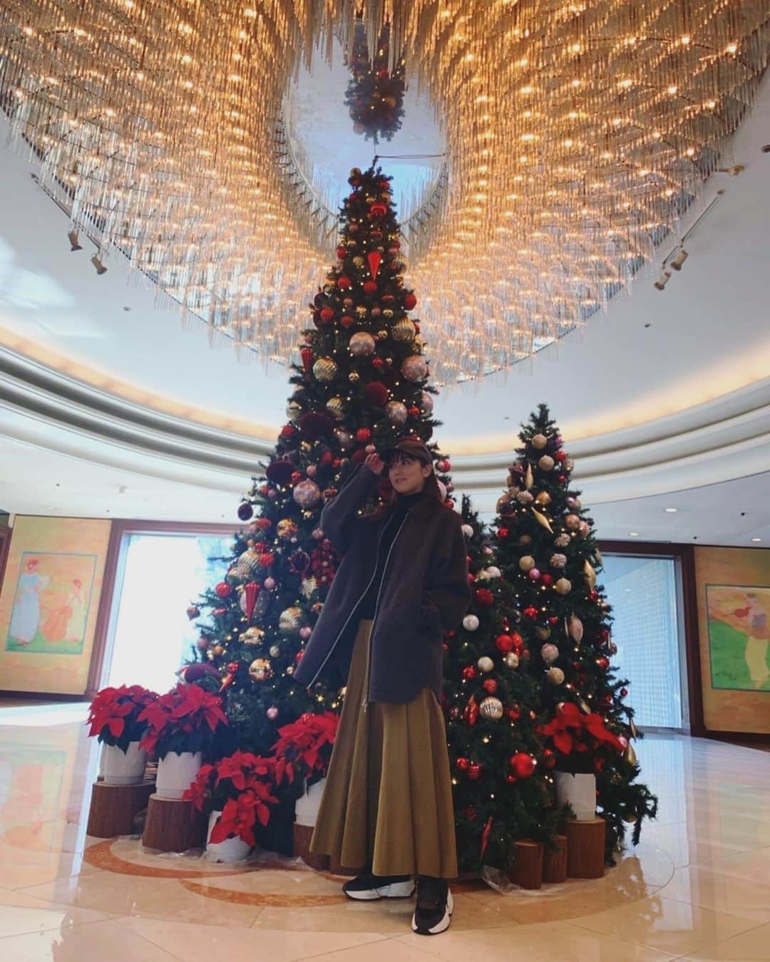 石川恋さんのインスタグラム写真 - (石川恋Instagram)「Merry Christmas🎄 ロケ場所で出会ったかわいいツリー！ 素敵なクリスマスを〜〜🎅❤️‍🔥 #Christmas」12月24日 18時32分 - ren_ishikawa