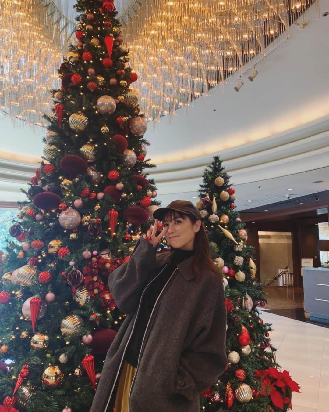 石川恋さんのインスタグラム写真 - (石川恋Instagram)「Merry Christmas🎄 ロケ場所で出会ったかわいいツリー！ 素敵なクリスマスを〜〜🎅❤️‍🔥 #Christmas」12月24日 18時32分 - ren_ishikawa
