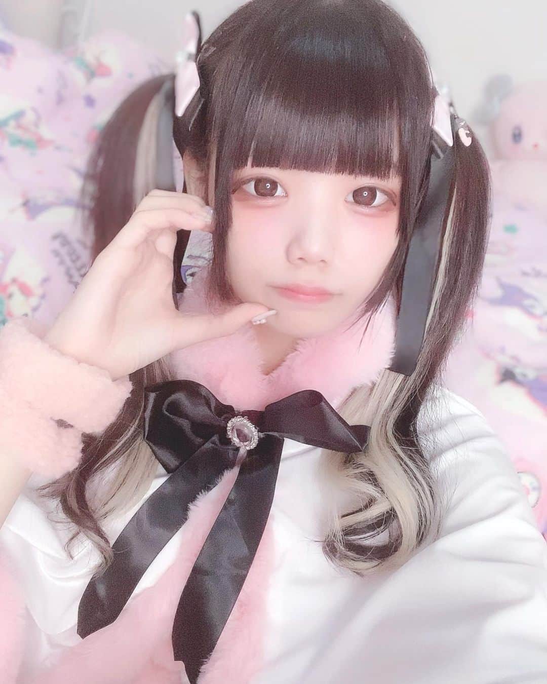 ゐななのインスタグラム：「いい子にしてるから一緒にすごそ‪( •̥  ̫ •̥ )」