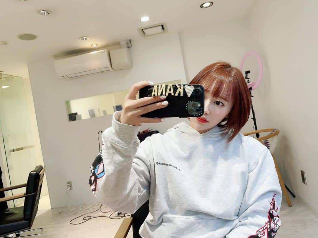 小林香菜さんのインスタグラム写真 - (小林香菜Instagram)「. 今年最後の美容院💇‍♀️ 短いのがやっぱり楽💇‍♀️💇‍♀️ ピンクベージュ色にしてもらっていい感じで年越せそうです🤶🎍 iPhoneケースも新しいのに変えてかわいい😘 自分でカスタムして作ったよ✌︎ . #美容院　#hairstyle #ピンクベージュ　#haircolor #💇‍♀️ #CASETiFY #ShowYourColors #iPhoneケース」12月24日 18時49分 - kanaful