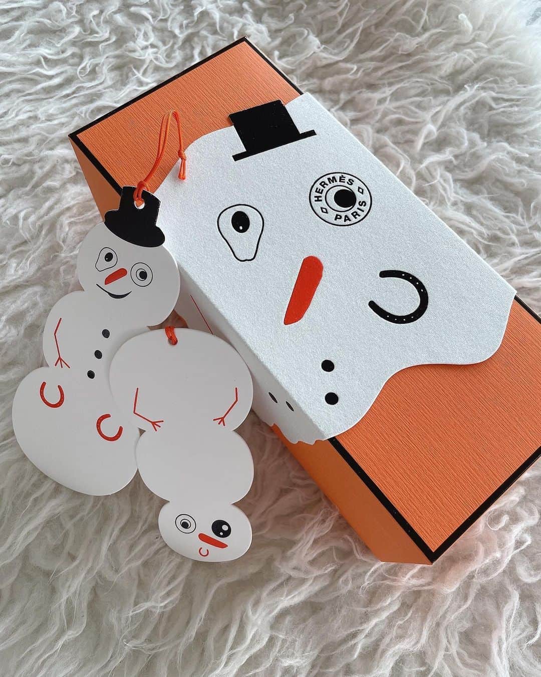 繭さんのインスタグラム写真 - (繭Instagram)「ㅤㅤㅤ ㅤㅤㅤ HERMESからいただいたノエルのケーキ🍊 アツシハタエ、はじめていただきましたが とっても美味しかったです🧡🧡 ㅤㅤㅤ #HERMES #エルメス #hermesnoel #ノエルケーキ #followme #followmejp #followjp」12月24日 18時56分 - mayumayu1008