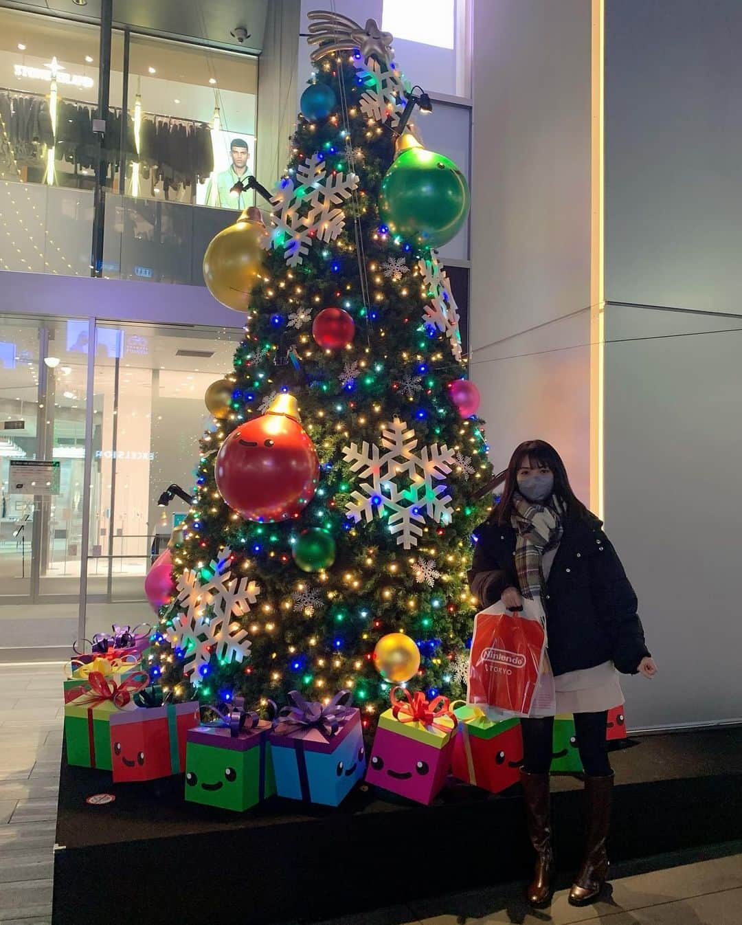 道重さゆみさんのインスタグラム写真 - (道重さゆみInstagram)「メリークリスマスイブ🎄🎄🎄 プライベートでのツリーやイルミネーション写真♡☆♪  そして今日は20時頃からインスタライブをするので是非見てくださいねっ🍗🍟🎂🍕」12月24日 18時57分 - sayumimichishige0713