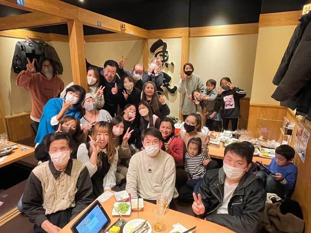 Ayanaのインスタグラム：「.  グループリーダー卒業しました🕊  嫌すぎて号泣した時期もあったけど みんなからしたらあやちゃんは みんなのグループ長だよ！って いつも言ってくれたおかげで 頑張れたし楽しく仕事が出来ました！  グループ長になる事は叶わないけど あやがいなくてもクールメンバーは 出来る人達だって信じています😌 てか出来る人しかいないけどね？？？  3年間沢山支えてくれて 感謝でしかないです！！！ ありがとうございました☺︎✌︎」