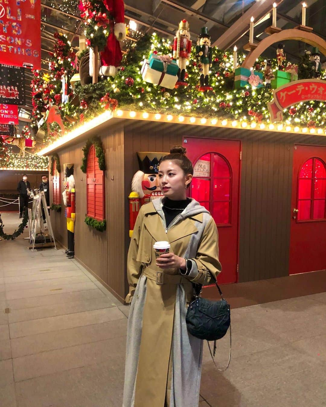 西村まどかさんのインスタグラム写真 - (西村まどかInstagram)「メリクリ！🎁🎄✨  #ootd #outfitoftheday #christmas #illumination #amerivintage #herliptoholiday #herlipto #jimmychoo #roppongihills」12月24日 19時33分 - madoka_nsmr