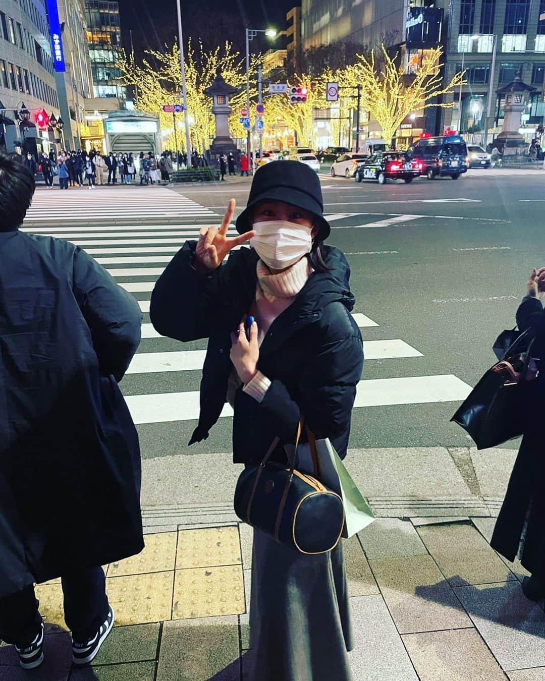 高柳愛実さんのインスタグラム写真 - (高柳愛実Instagram)「. 先日数年ぶりに表参道を歩きました。車で通ることはあるけどね。行き交う人たちも、街も、すべてがキラキラしててテンションが上がりました。また数年後に行きたいと思います。」12月24日 19時37分 - takayanagi_manami