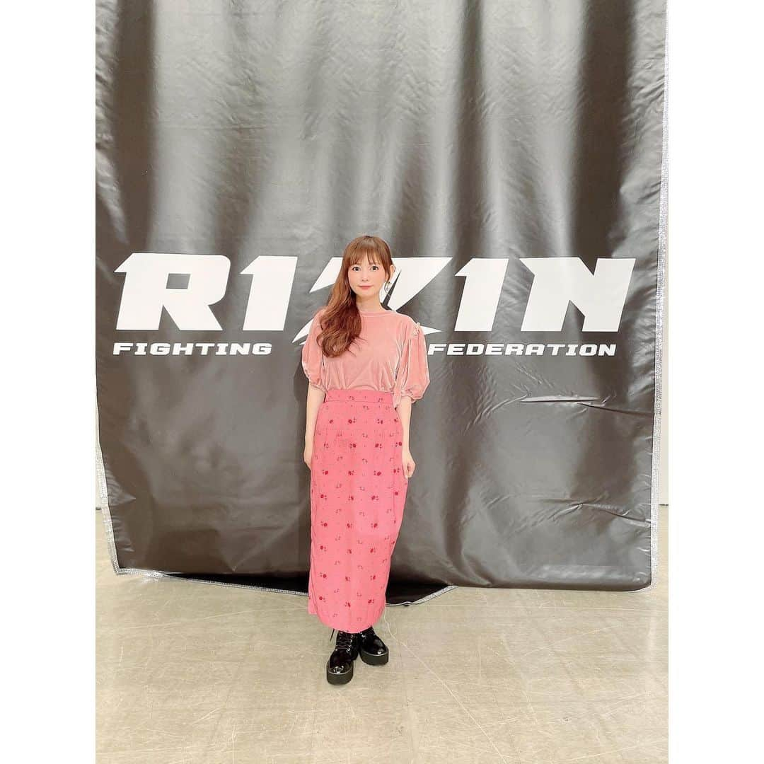 中川翔子さんのインスタグラム写真 - (中川翔子Instagram)「なんと大晦日のRIZINで実況席に座らせて頂くことになりました！ そしてなんとなんと！！今回もリングアナをやらせていただきます！(ﾟﾛﾟ;))((;ﾟﾛﾟ) しっかりと準備して当日に臨みます(ง˶ •̀ ̬•́˶)ง   #中川翔子  #しょこたん  #RIZIN  #☺️」12月24日 19時39分 - shoko55mmts