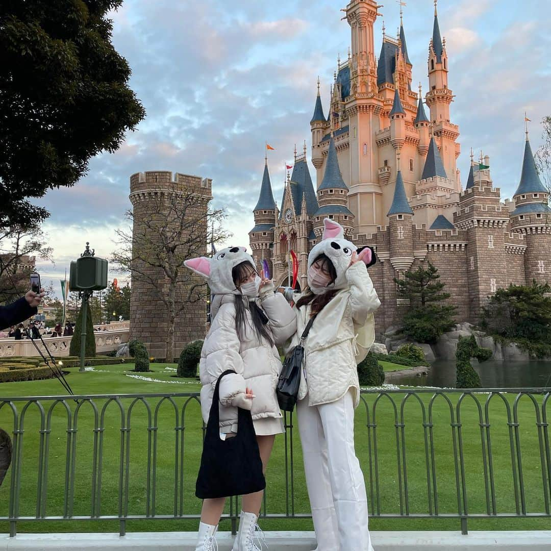 あっぷるさんのインスタグラム写真 - (あっぷるInstagram)「ディズニー行ってきた🏰🏰毎日一緒でもいいくらいしだ好き #ディズニー#ディズニーランド #クリスマスディズニー #ディズニーカチューシャ #ディズニーコーデ #disney #disneyland #ディズニーリゾート」12月24日 20時06分 - apoapo_2