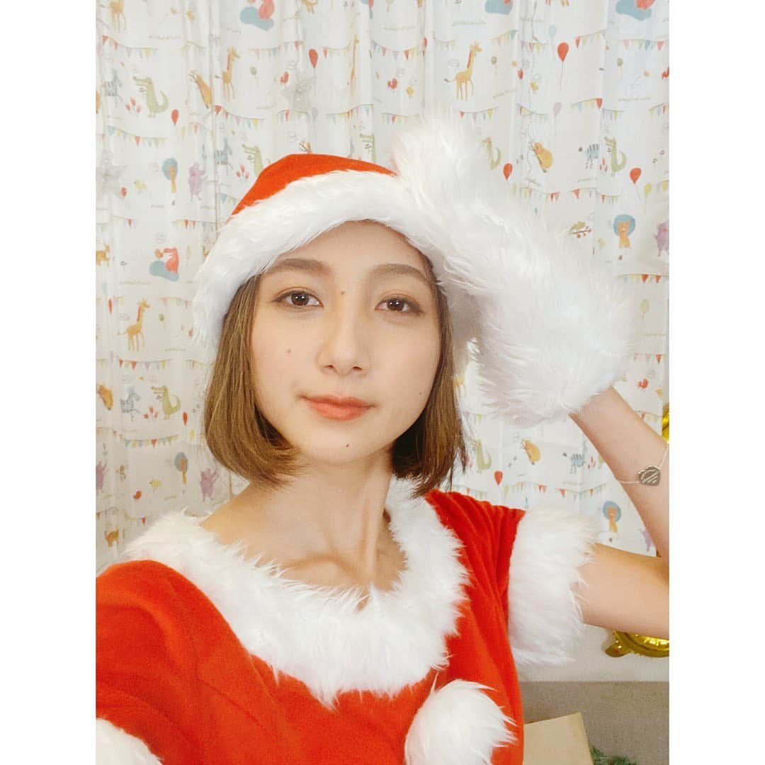 近藤夏子さんのインスタグラム写真 - (近藤夏子Instagram)「.   メリークリスマスイヴ🎄❤️ 　 いかがお過ごしですか？ 明日の朝は#木梨の会 🤍 クリスマスに木梨の会なんて！めちゃくちゃ嬉しいよー❤️❤️❤️ ラジオ聞いてくださいね🧡🧡 　 そしてYouTubeもクリスマス企画の動画がアップされました！ 私たちの恋愛トークも！？👀  ご覧ください❣️ 　 そして素敵なホリデーを🤍 　 　 .  #たーりーかーしーチャンネル」12月24日 20時08分 - kondokako0804