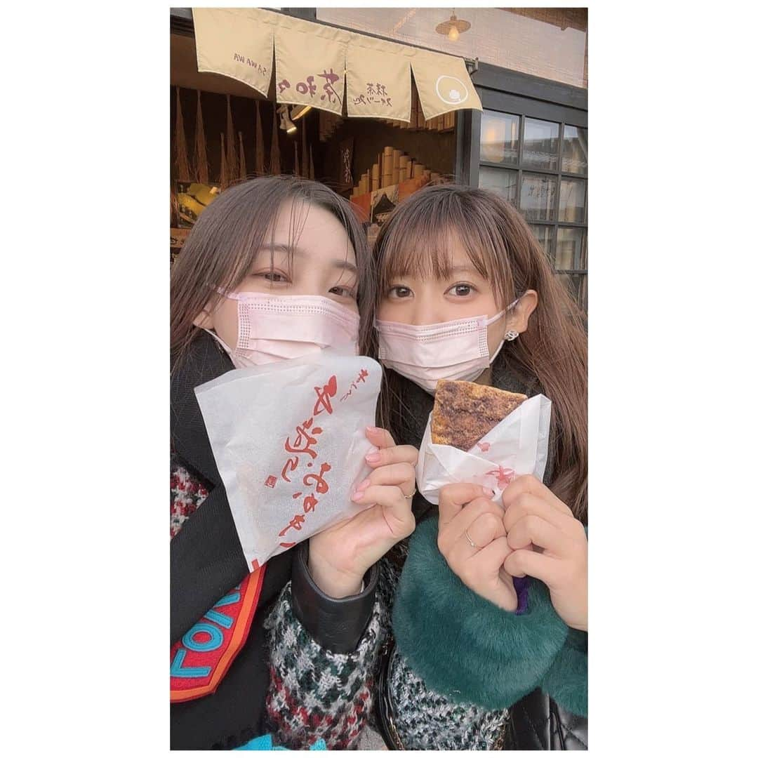 足立梨花さんのインスタグラム写真 - (足立梨花Instagram)「出雲大社に💛 りまっち @rima_nishizaki と行ってきたよ！！  初御朱印帳つくってみました！ りまっちとよく神社に行くからね！ これから何枚かお付き合いくださいませ☺️💓  #りかりま #西崎莉麻 #好きなよ #出雲大社 #御朱印帳」12月24日 20時17分 - adacchee