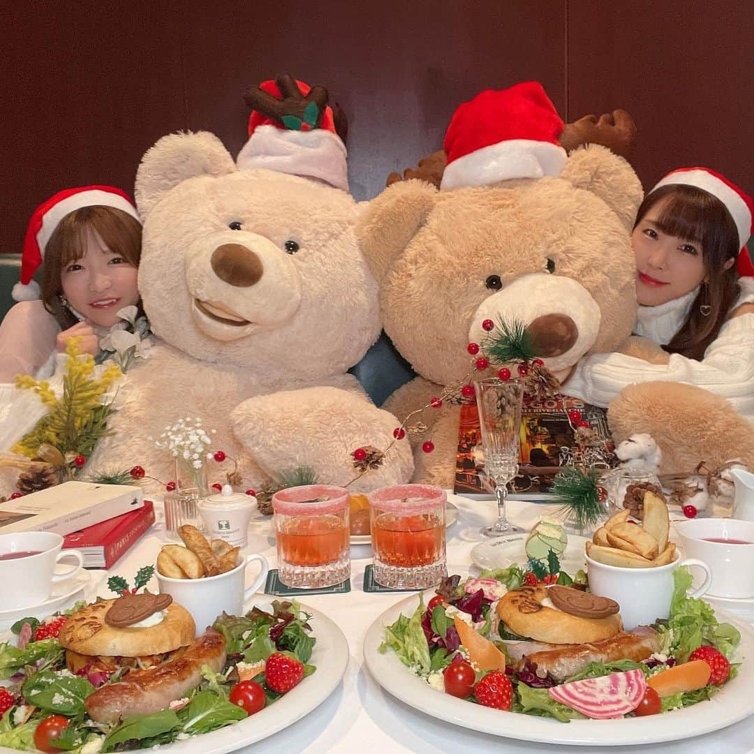 もえのあずきさんのインスタグラム写真 - (もえのあずきInstagram)「くまちゃんクリスマス🧸❤️💚  #クリスマス#クリスマスパーティー #サンタさん#もえあず#エラバレシ#サンタコス #大食い女子 #大食いアイドル #大食い彼女#アイドル」12月24日 20時38分 - moeazukitty