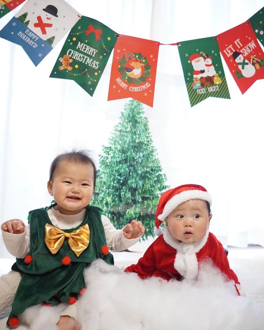 金子雅紀さんのインスタグラム写真 - (金子雅紀Instagram)「お友達と一緒にクリスマスコスプレ🎅 Merry Christmas!! Photo by @mei.hashihara  #息子#5ヶ月#ムチムチベイビー#妻も息子も僕も元気です」12月24日 20時48分 - masaki_kaneko_