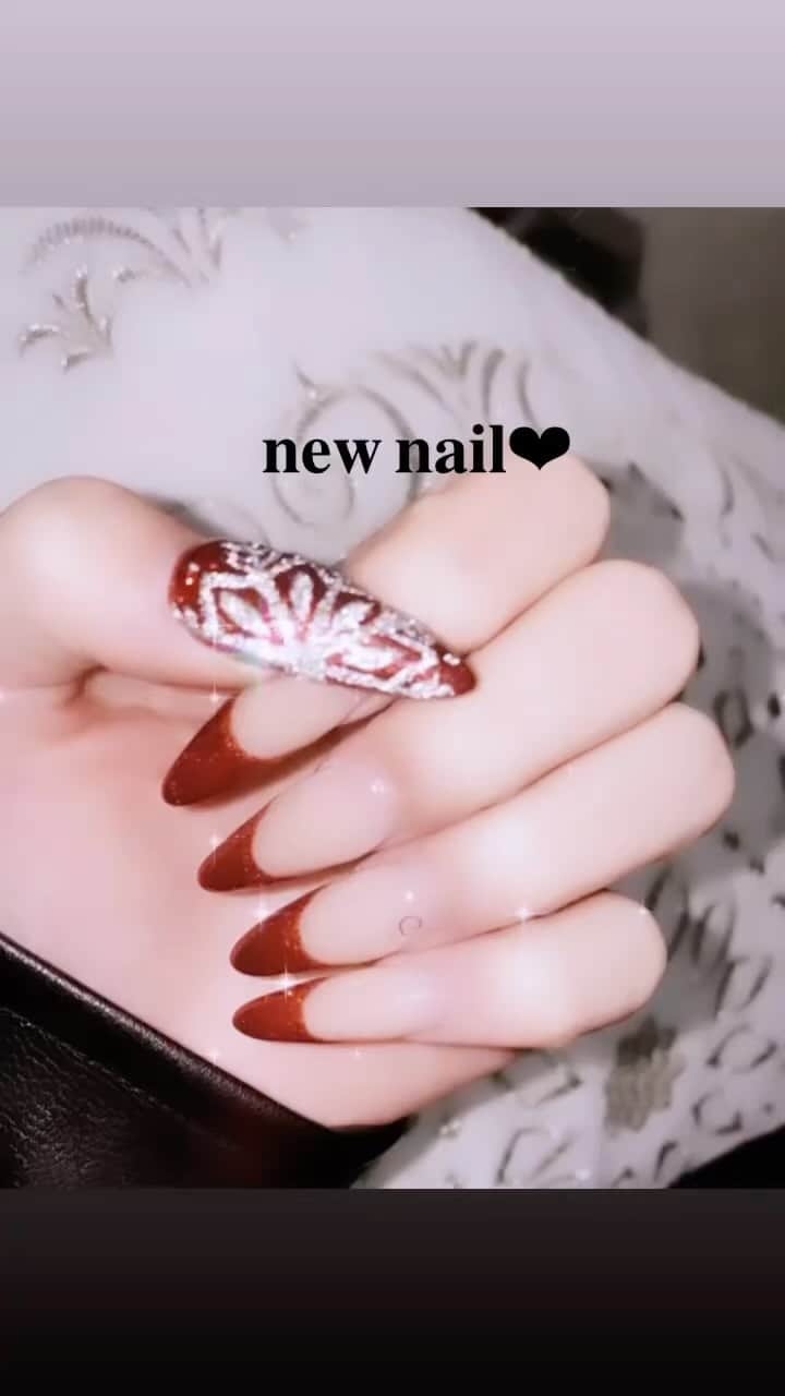 アンジェリカのインスタグラム：「𝐧𝐞𝐰 𝐧𝐚𝐢𝐥🎄  @rounge_nail_shibuya ❤︎ @rounge_nail_makoto ❤︎」
