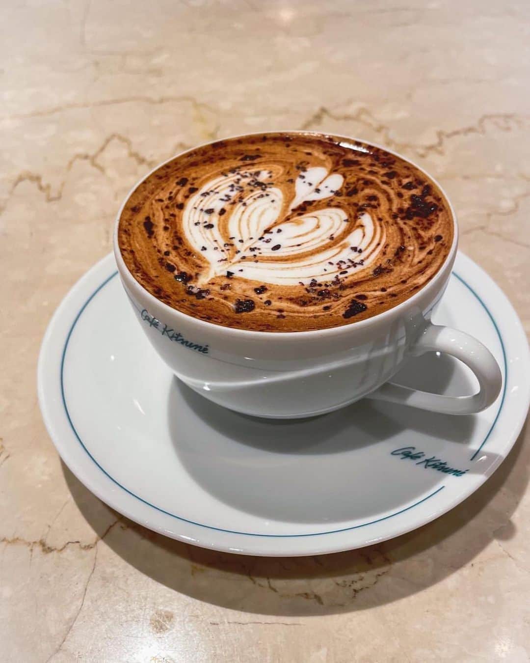 黒木理也のインスタグラム：「hey merry merry christmas🎄#cafekitsune #カフェキツネ holiday’s special Orange HOT Chocolate🍫🍊」