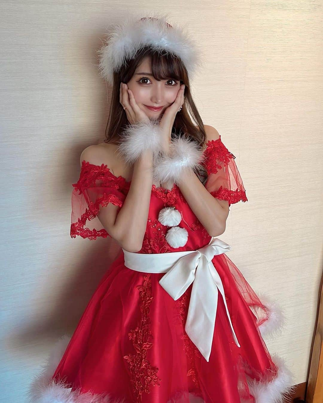 MAYUさんのインスタグラム写真 - (MAYUInstagram)「. メリークリスマス🎄✨❤️ 今年はサンタさんになってみたよ🎅🎁 . みんなは何して過ごしてるのかな〜？☺️ . 明日はピンクサンタになる予定だからまた載せるね〜💖 . #クリスマス#クリスマスイブ#サンタ#サンタコス#メリークリスマス#クリスマスパーティー#コスプレ#ビジョビ#cosplay#cosplaygirl#merrychristmas#christmasparty#japanesegirl#christmas#santa#santaclaus」12月24日 21時23分 - mayu.kina_golf