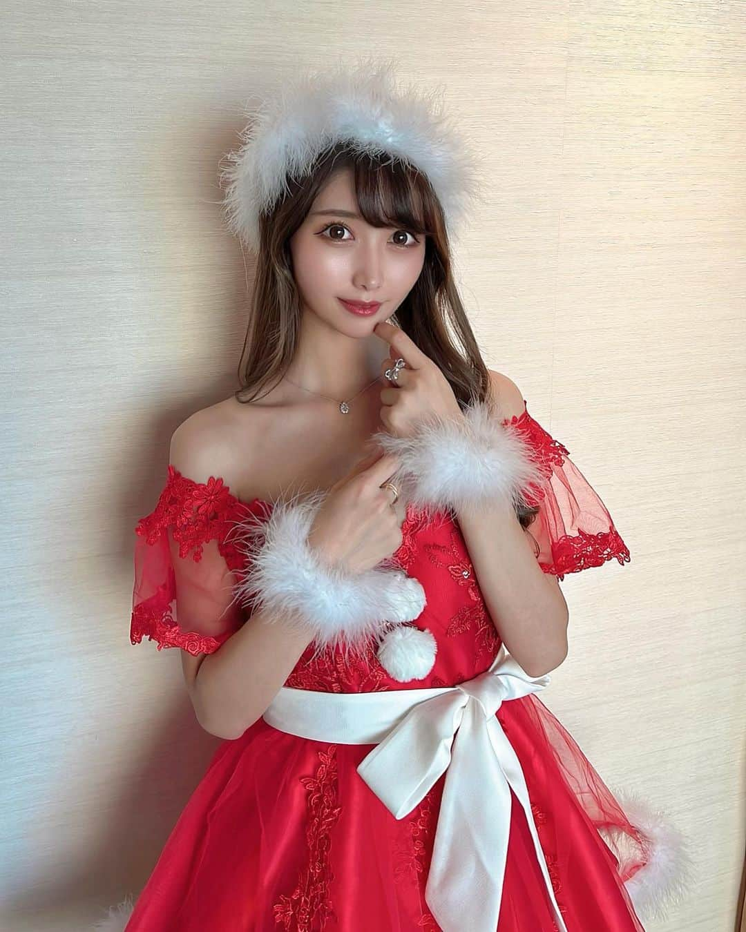 MAYUさんのインスタグラム写真 - (MAYUInstagram)「. メリークリスマス🎄✨❤️ 今年はサンタさんになってみたよ🎅🎁 . みんなは何して過ごしてるのかな〜？☺️ . 明日はピンクサンタになる予定だからまた載せるね〜💖 . #クリスマス#クリスマスイブ#サンタ#サンタコス#メリークリスマス#クリスマスパーティー#コスプレ#ビジョビ#cosplay#cosplaygirl#merrychristmas#christmasparty#japanesegirl#christmas#santa#santaclaus」12月24日 21時23分 - mayu.kina_golf