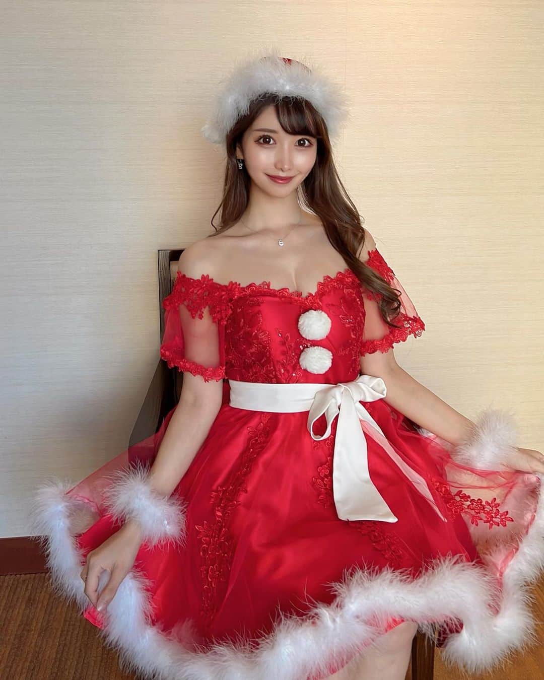 MAYUさんのインスタグラム写真 - (MAYUInstagram)「. メリークリスマス🎄✨❤️ 今年はサンタさんになってみたよ🎅🎁 . みんなは何して過ごしてるのかな〜？☺️ . 明日はピンクサンタになる予定だからまた載せるね〜💖 . #クリスマス#クリスマスイブ#サンタ#サンタコス#メリークリスマス#クリスマスパーティー#コスプレ#ビジョビ#cosplay#cosplaygirl#merrychristmas#christmasparty#japanesegirl#christmas#santa#santaclaus」12月24日 21時23分 - mayu.kina_golf
