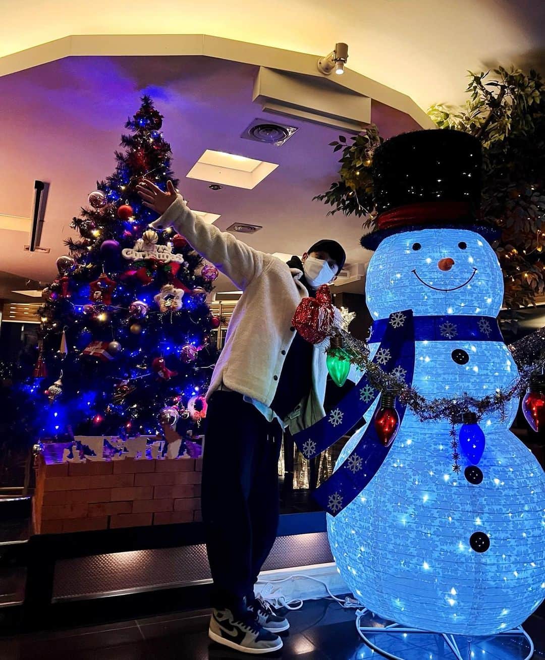 チン・イハンさんのインスタグラム写真 - (チン・イハンInstagram)「#MerryChristmas #🎄#tbt」12月24日 21時25分 - yihan_jin