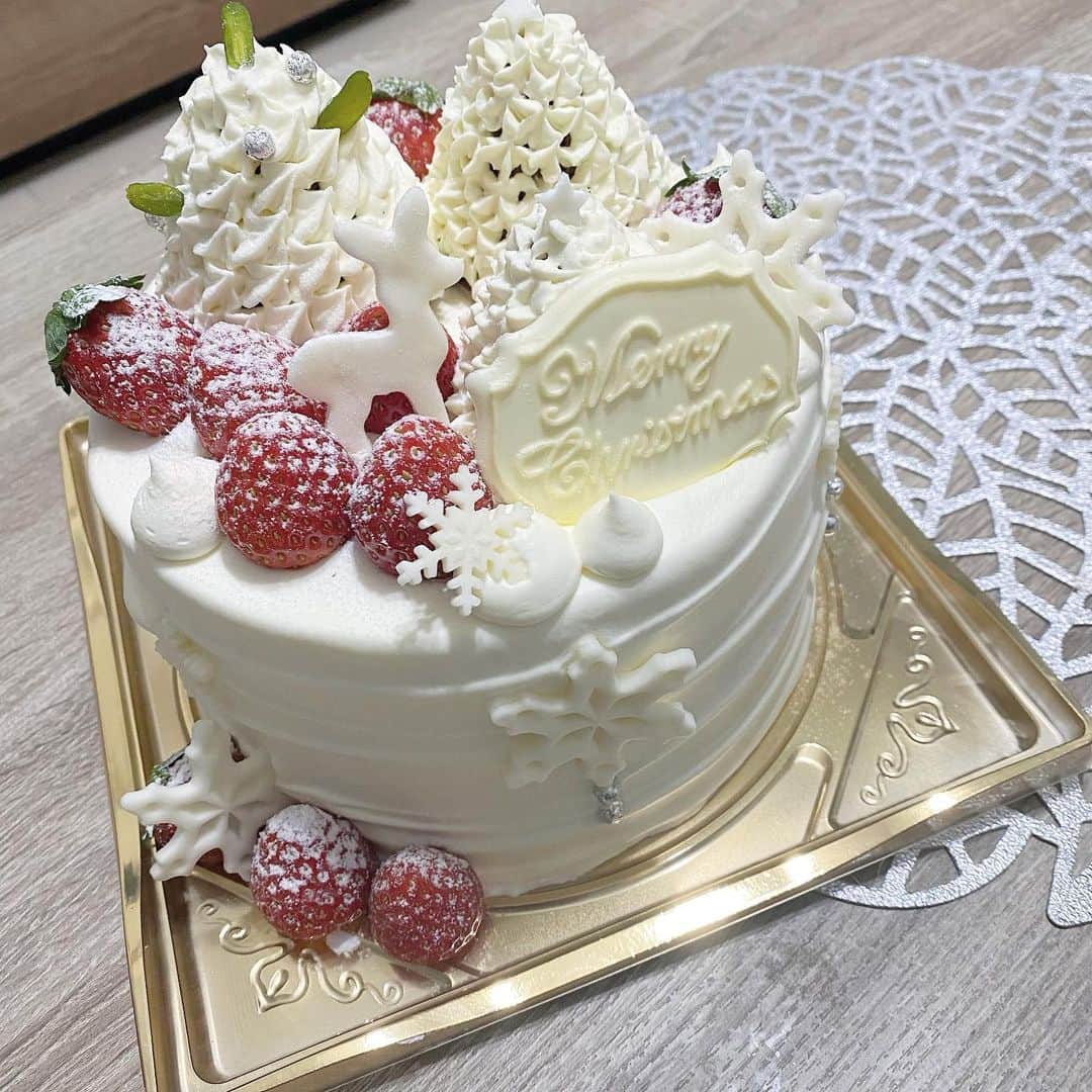 新谷姫加さんのインスタグラム写真 - (新谷姫加Instagram)「真っ白な可愛いケーキが食べたくて…🎂Merry Xmas💓」12月24日 21時26分 - hime._.gram
