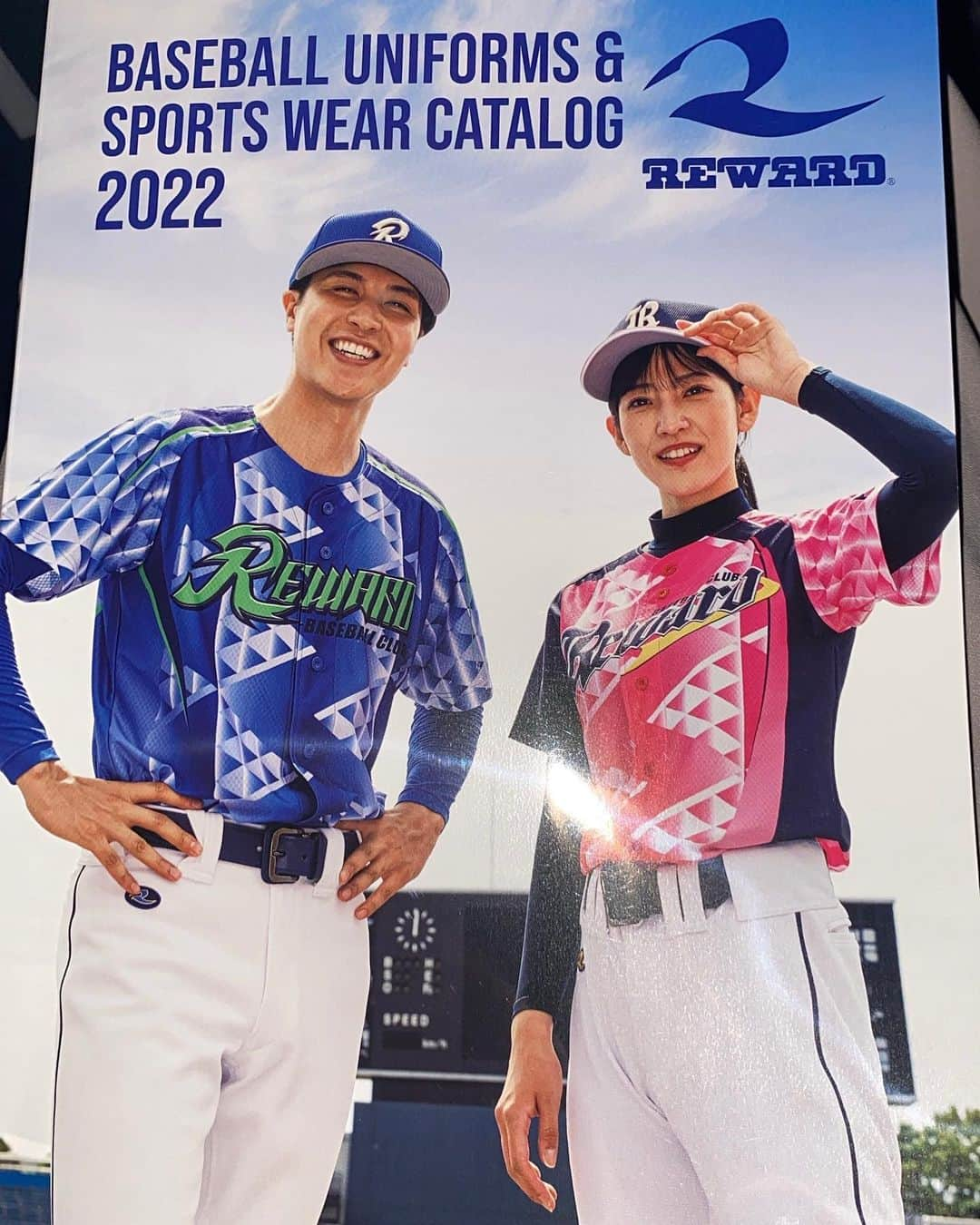 椿梨央のインスタグラム：「⚾️告知⚾️ . . . 沢山の方からご連絡ありましたが 私椿梨央レワードさんの カタログモデルさせて頂きました❤️‍🔥⚾️ . . 気付いて下さった皆様 ありがとうございます😊 . . そして私を選んで下さった レワードの皆様ありがとうございました😭 . 楽しく撮影させて頂き 素敵なカタログができたと思います♪♪ 是非お手に取って見てくださいね🍀 . . . . #野球 #野球女子 #女子野球 #レワード #reward #カタログモデル #モデル #女優 #タレント @reward_baseball_uniform @shojisakurai」