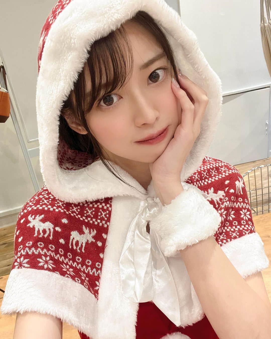 藤田いろはのインスタグラム：「メリークリスマス🎄✨ 皆さんに幸あれ🎁💕 ⁡ 明日の当選者の方はおめでとうございます🎉 リムジンパーティー楽しみー！」