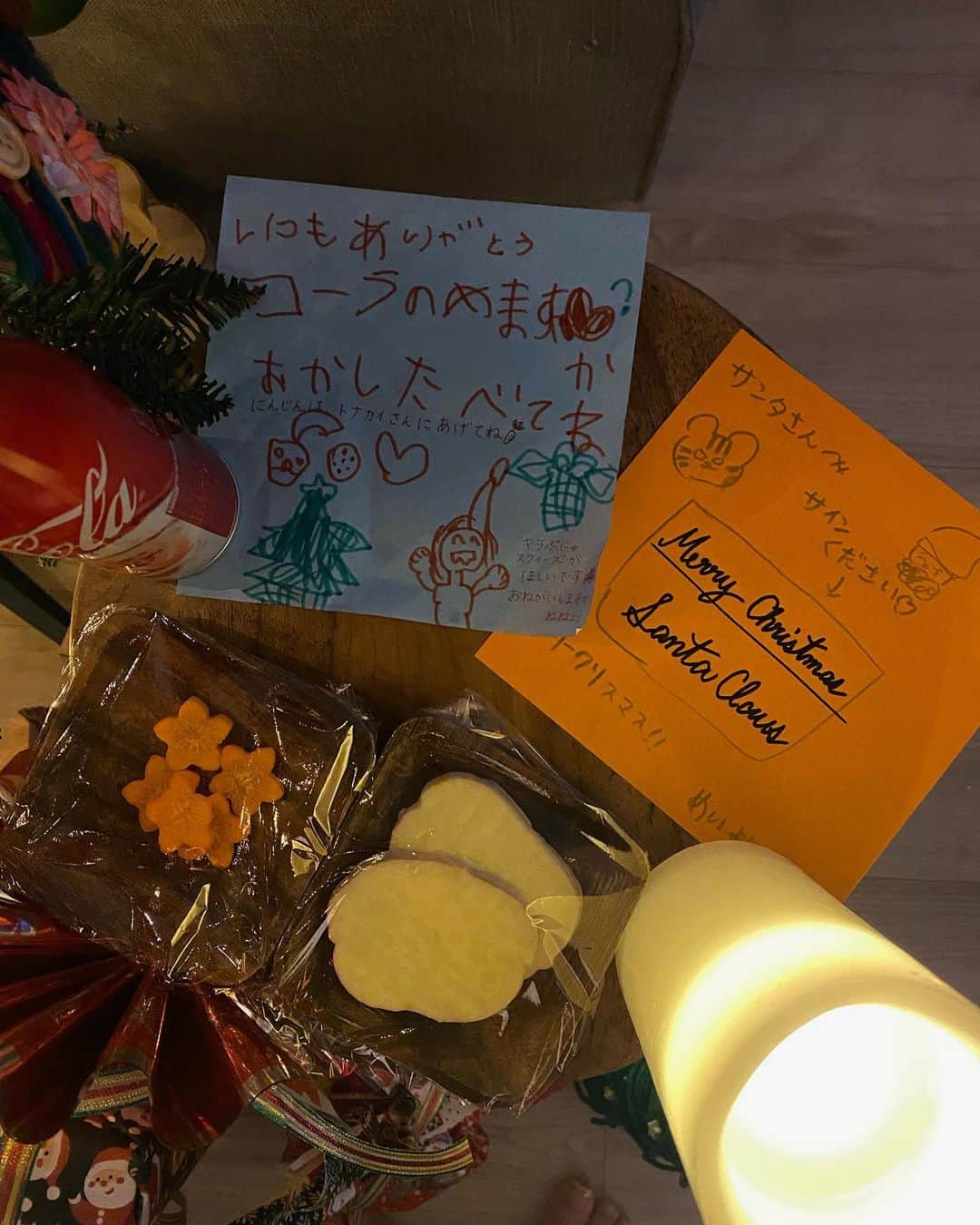 ayuさんのインスタグラム写真 - (ayuInstagram)「🎄 Merry Christmas♡ 今年はサンタさんにお菓子とコーラ、トナカイさんににんじん🥕🍪を用意していました。 ねねは、サンタさんはおじいちゃんだからコーラの炭酸がきついんじゃないかっていう心配をしていた…🎅💭笑 . 皆さんも素敵なクリスマスを…🌙」12月24日 22時00分 - memeyuyu