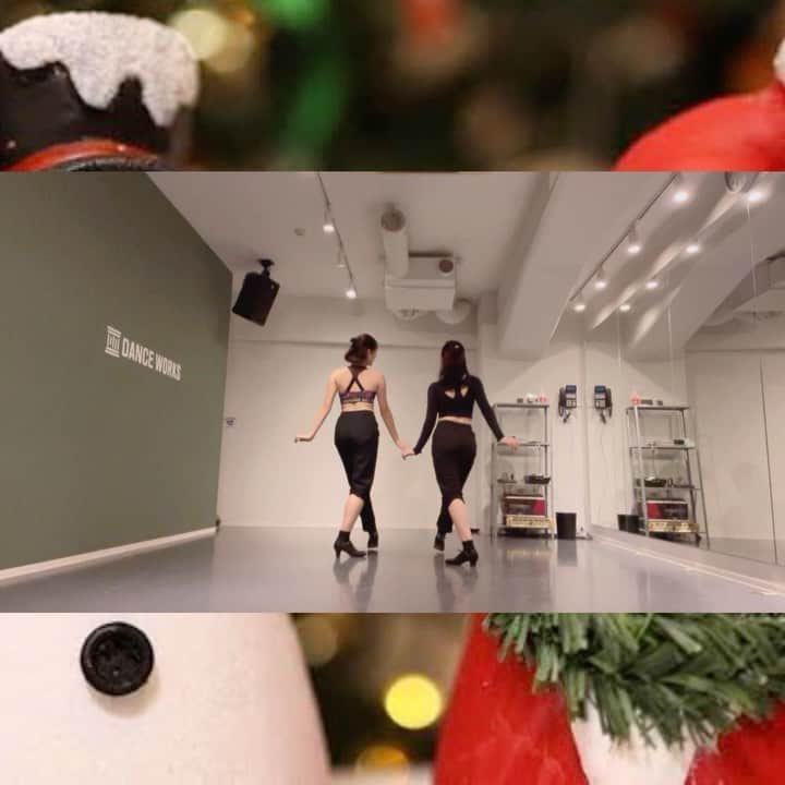 中村里彩のインスタグラム：「. . Winter Wonderland ❄️ choreographer : @naoya_matsude san . w / @ayanooonu  . . せっかくペア振りだったのに、レッスン内で楽しみきれなかったので、悔しさをはらすべくあやのちゃんと踊ってきました。 急遽決めたので、二人ともヒールしか持っていなかったっていう。(裸足で踊ったらクレイジーな人たちになりました、なぜ？) . 楽しすぎて最高のクリスマスイブ💐」