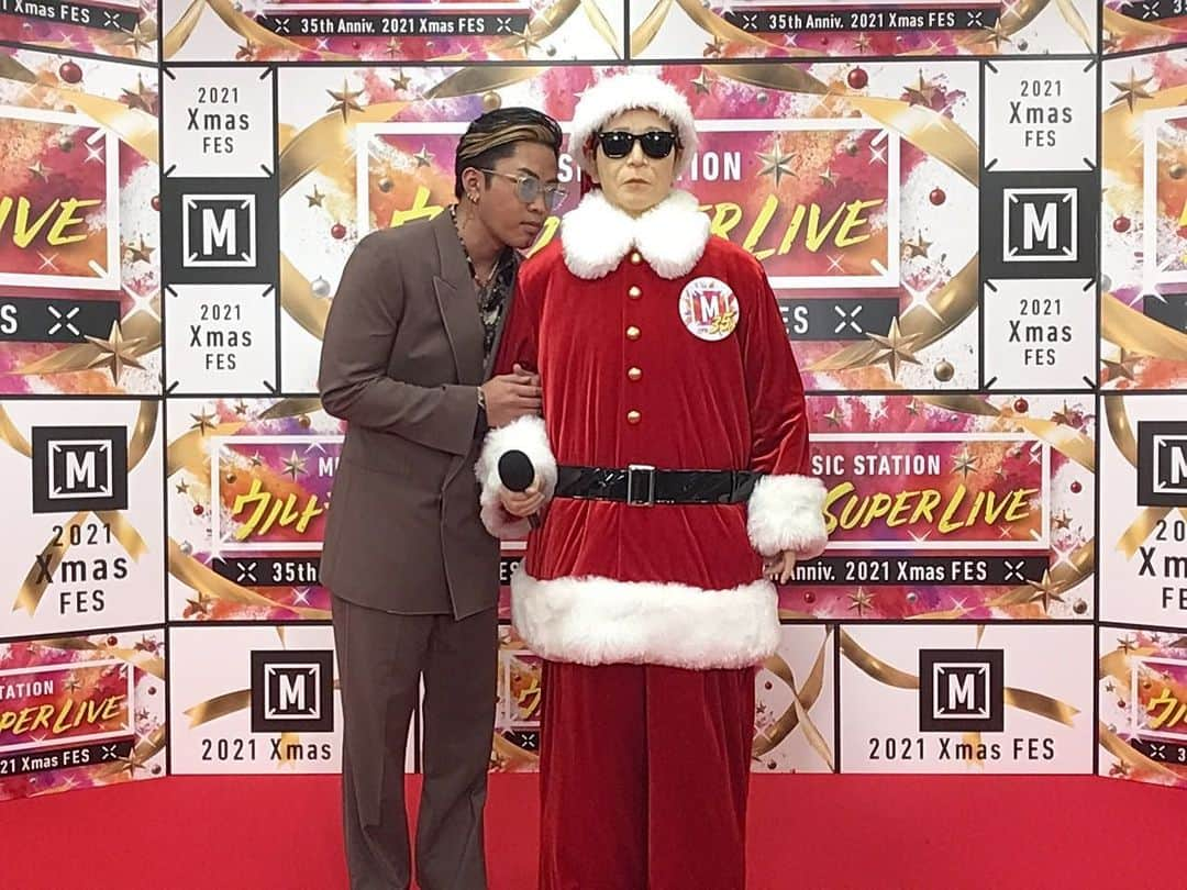 ミュージックステーションさんのインスタグラム写真 - (ミュージックステーションInstagram)「#MステウルトラSUPERLIVE 6時間超生放送！ #EXILE 登場前に なんと！#GENERATIONS の #数原龍友 さんが おひとりで遊びに来てくれました!!  タモサンタとのラブラブな２ショットを公開💕  #タモサンタ #Mステ」12月24日 22時24分 - ex_musicstation