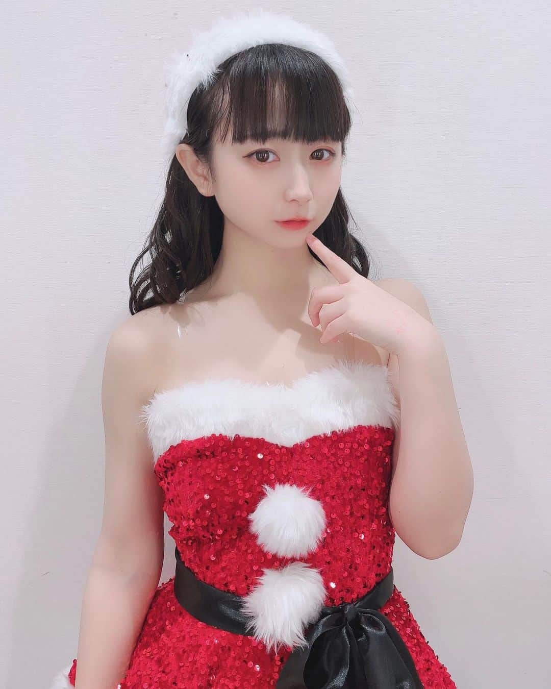 やまだなみのインスタグラム：「Merry Xmas🎄 . いい子のお家にはなみサンタがお邪魔しちゃいます🤍…照 . . #クリスマス #サンタコス #サンタ #コスプレ #セクシー #サンタクロース #メリークリスマス #japan #japanese #merrychristmas #pleasefollowme」