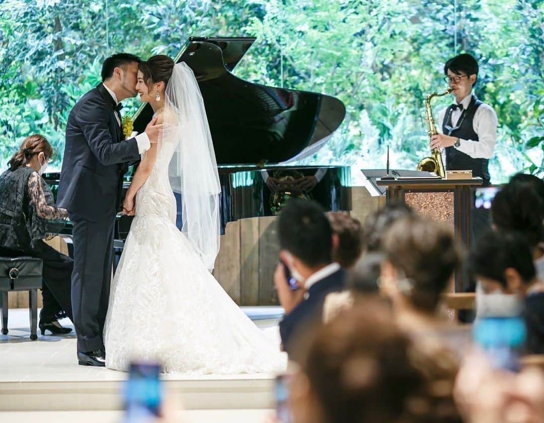 JUNO TENJINのインスタグラム：「Real Wedding     一生に一度の最愛の日に新婦様がセレクトされたのは @inesdisanto “AYA” 　  “Under the Impression” -印象のもとに- をコンセプトにしたコレクションからの特別な一着 　    #wedding #happywedding  #realwedding #junowedding  #junodress #weddingdress  #weddingdresses #inesdisanto #inesdisantorealbride  #inesdisantobride  #juno天神本店 #結婚式 #ウェディング #ウェディングドレス #イネスディサント #インポートドレス」