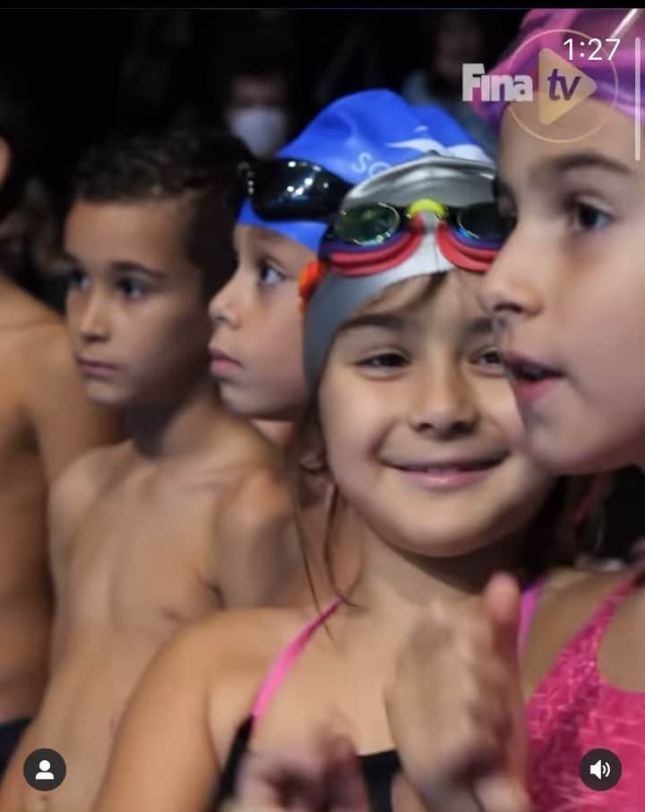 アンソニー・アービンのインスタグラム：「@flo.swim and I teaching and learning with the next gen of swimmers at the @fina1908 World Champs, @fina21abudhabi. 🎥: @nickhopetv」