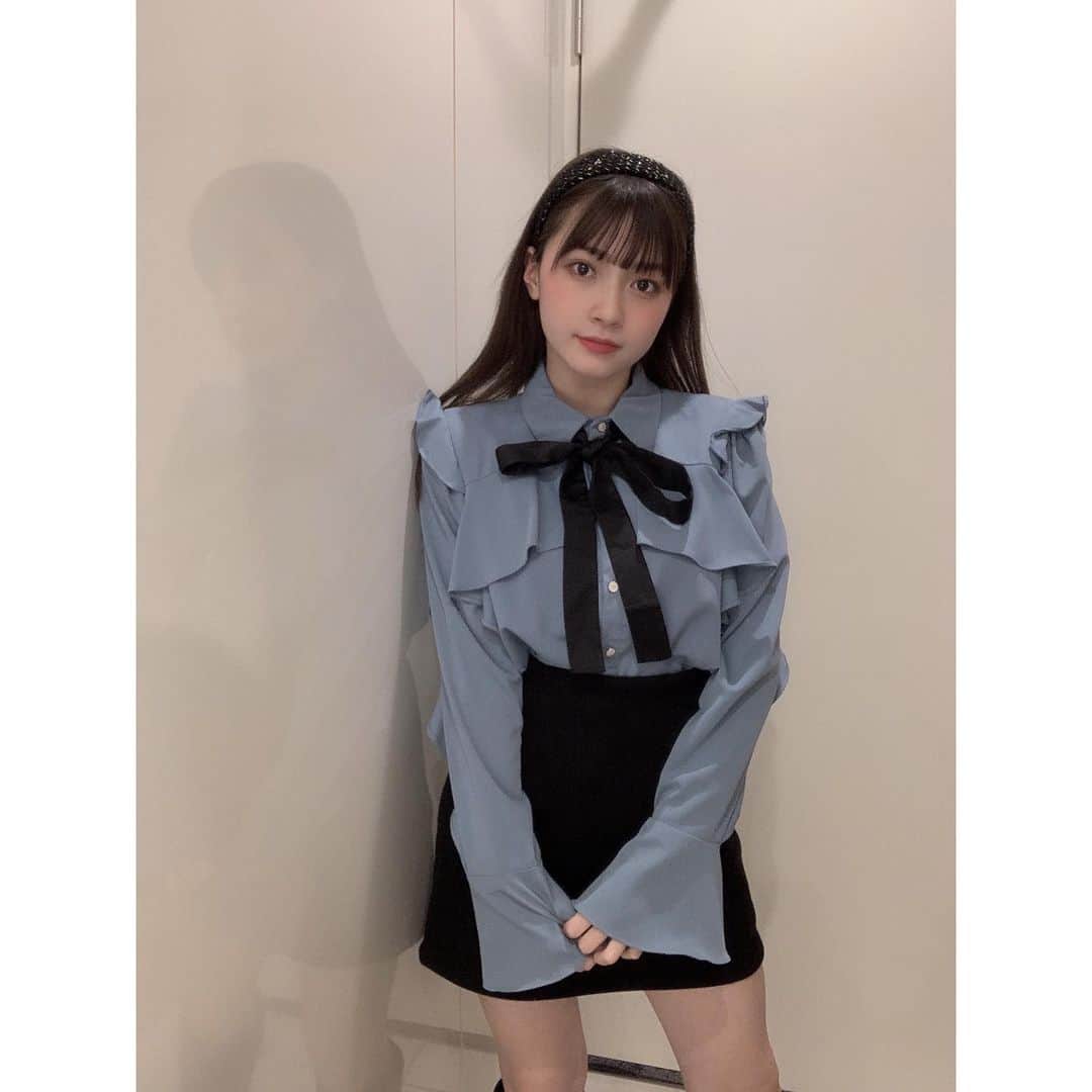 のインスタグラム：「ㅤㅤㅤㅤㅤㅤㅤ︎︎ クリスマスイブ 🎅🏻 今日はお気に入りのブラウス 〜 （サンタじゃないんかいっ !!）」